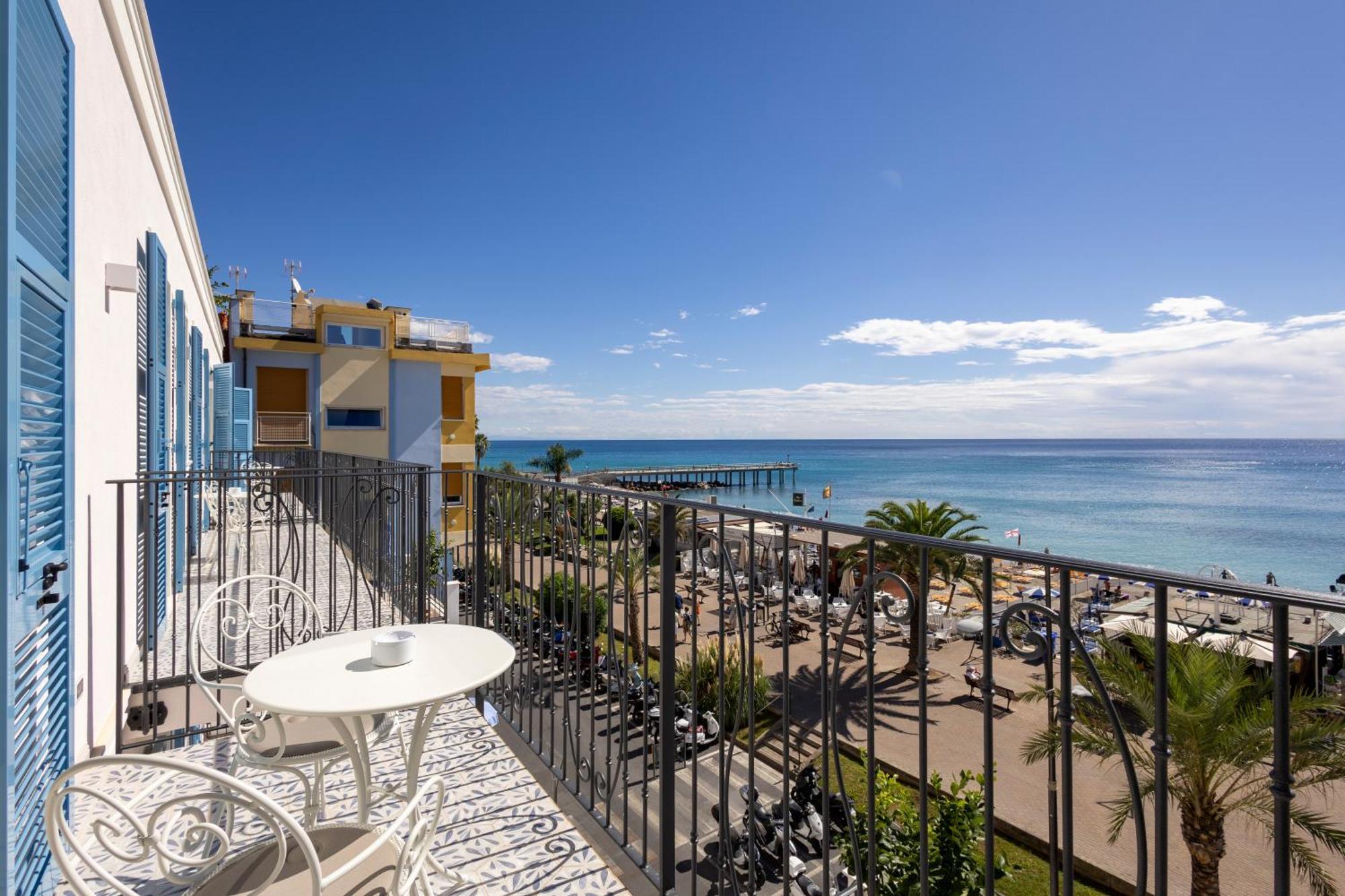 A'Mare Boutique Hotel & Spa Pietra Ligure Exterior photo