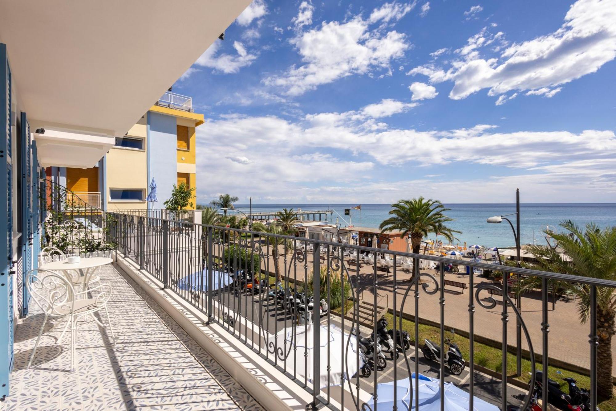 A'Mare Boutique Hotel & Spa Pietra Ligure Exterior photo